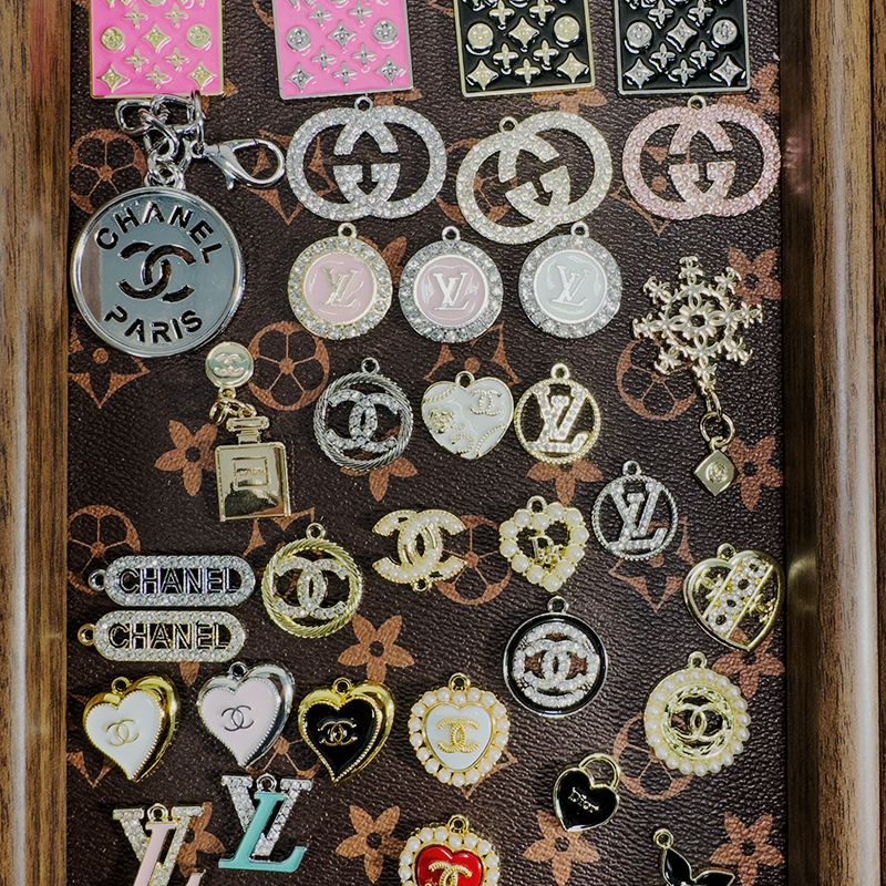 MIX（50-100pcs）Designer Bracelet Charms