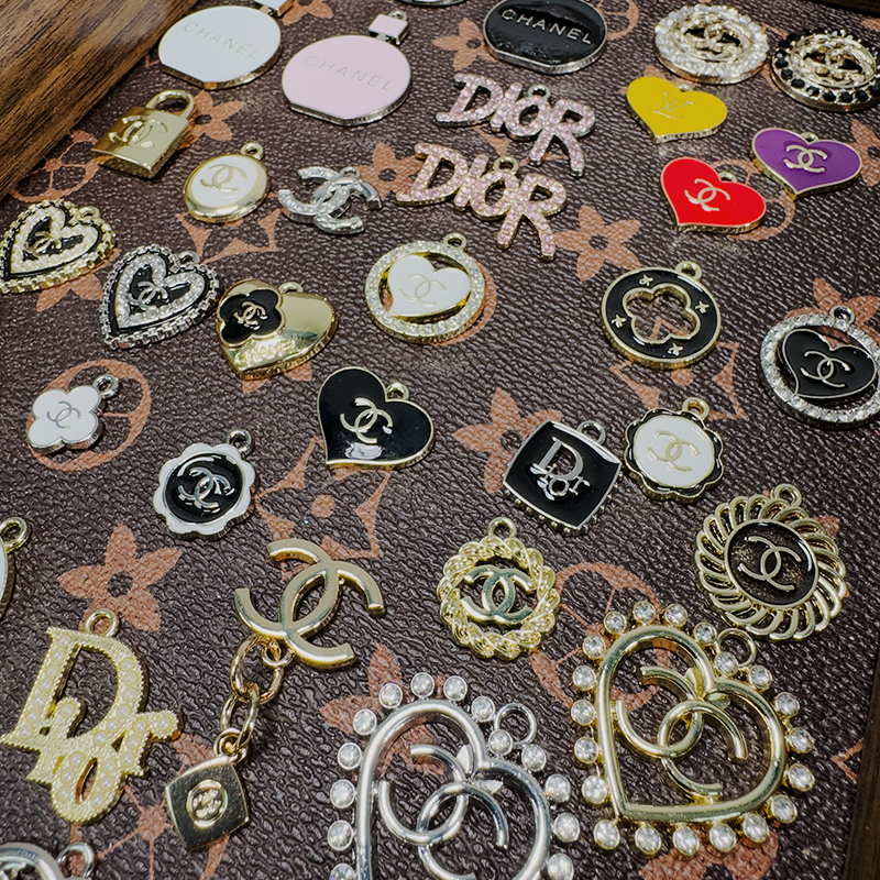 MIX（50-100pcs）Designer Bracelet Charms